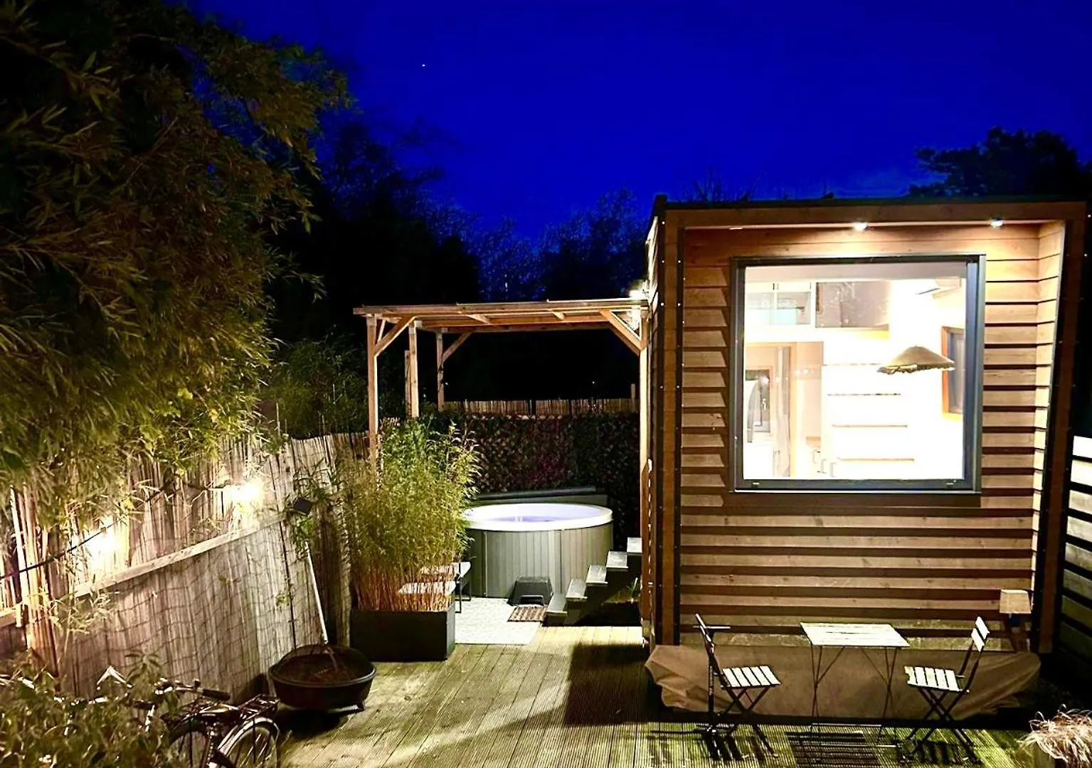 Tiny House With Garden And Jacuzzi Near Amsterdam contacts